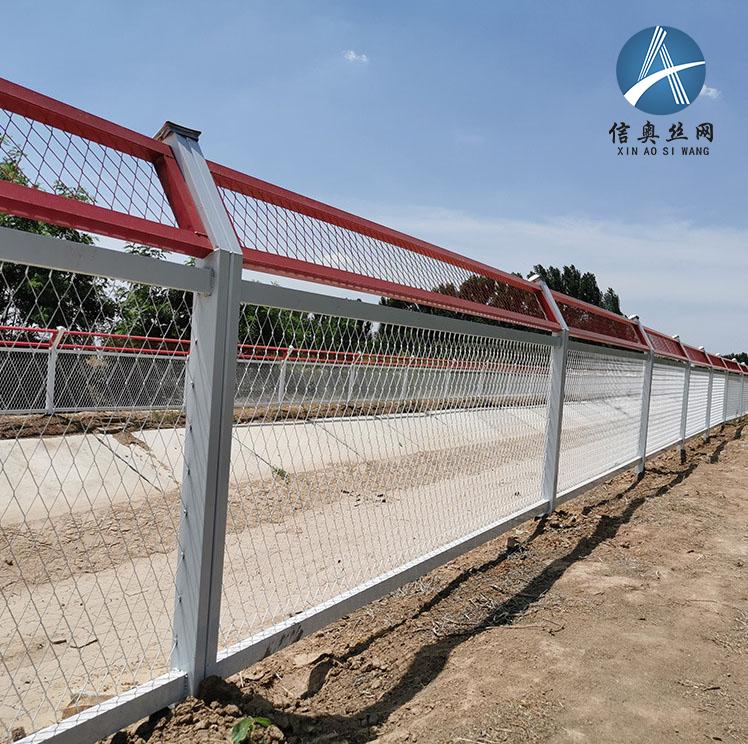 鋼板網(wǎng)護(hù)欄--04